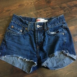 Levi’s cutoff shorts